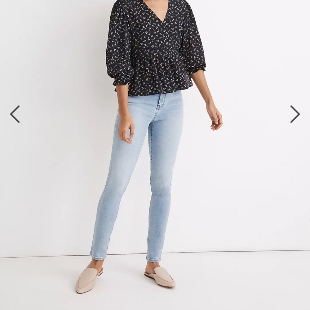 Madewell Jeans - Tall 11" High-Rise Roadtripper Authentic Jeans in Meade Wash